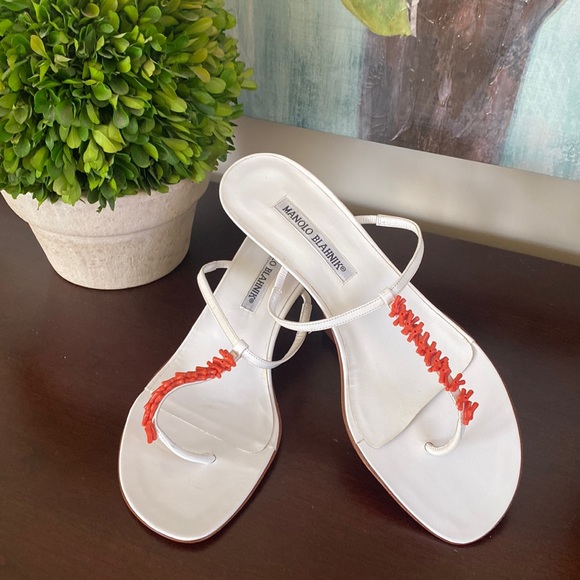 MANOLO BLAHNIK THONG SANDALS 2 INCH KITTEN HEEL EMBELLISHED WITH CORAL BEADS - Picture 1 of 17